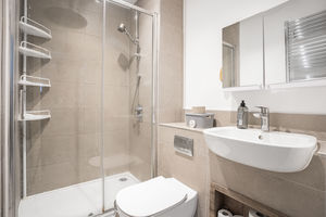 Ensuite- click for photo gallery